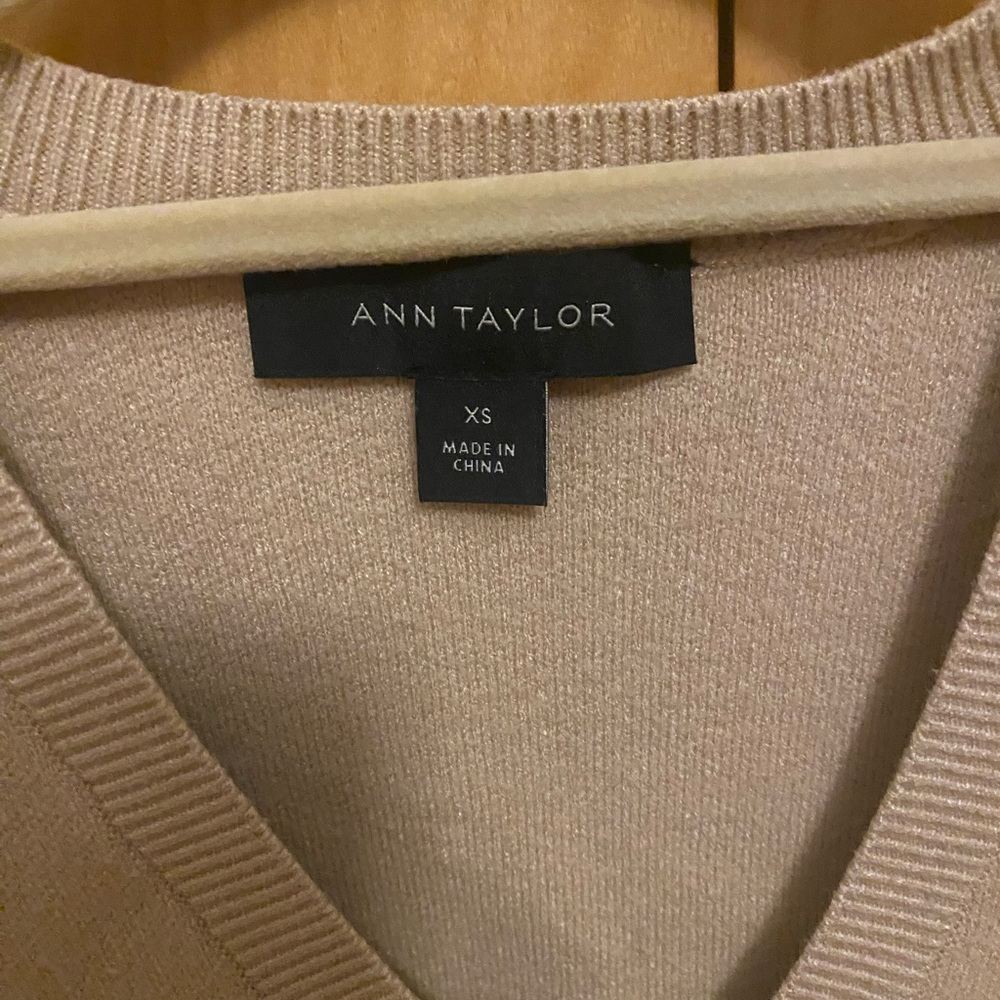 Ann Taylor V-Neck Sweater size XS - Picture 2 of 5